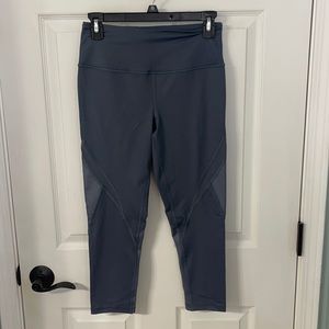 EUC Victoria’s Secret Knockout Capri - Size S